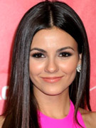 Cute young star victoria justice shows her bare back as she walks the red carpet in her sexy pink long gown.