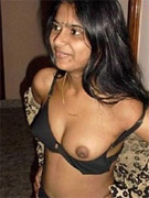 Indian young stunner taking off her black bra just to show you her sexy tits.